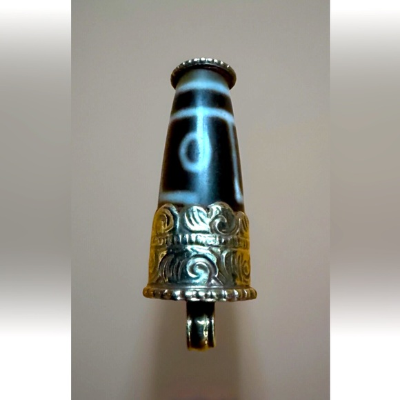 Vintage Hand Carved Floral Pattern Tibetan Akate(Dzi) Amulet Silver Pendant 13Gm - Picture 6 of 11